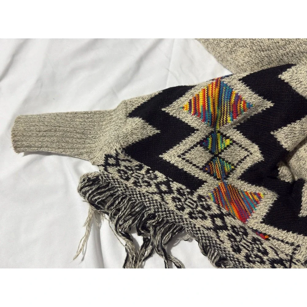 Adora Southwestern Knit Poncho Women One Size Grey Rainbow Excellent Fringe Boho - Picture 4 of 10